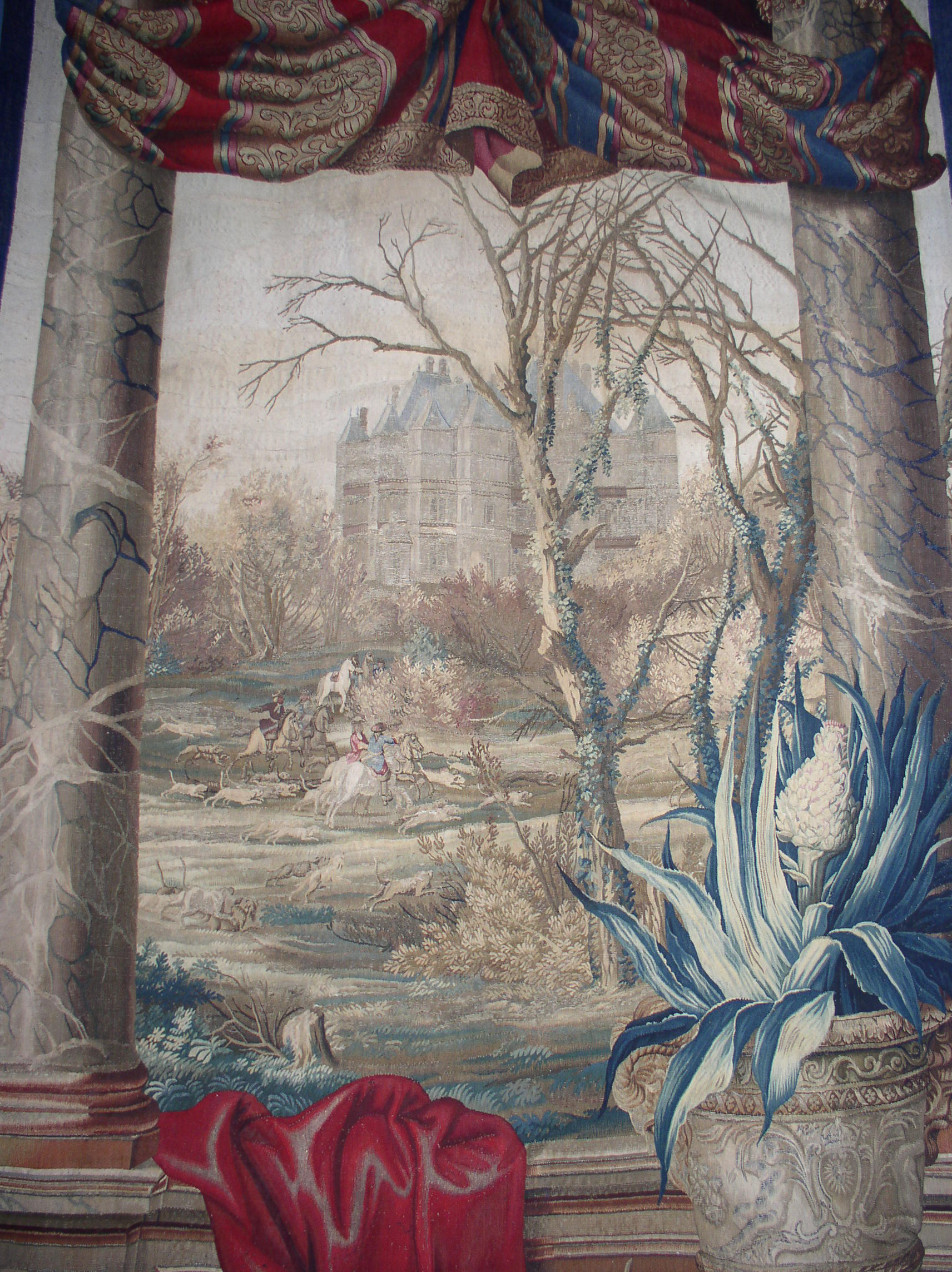 Les Maisons Roy : Château de Madrid (2e entrefenêtre)